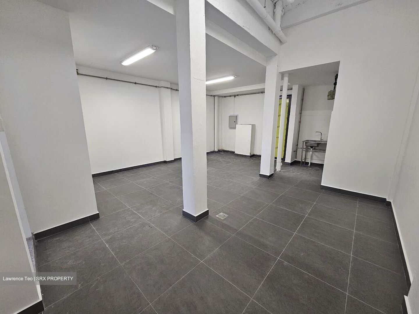 Race Course Road (D8), Retail #515200361